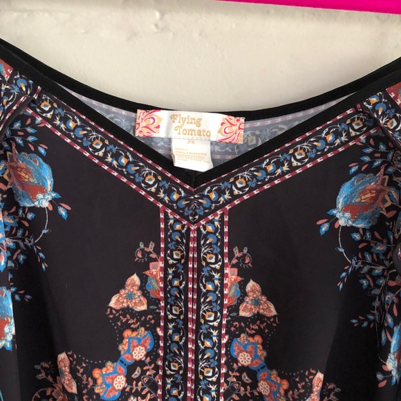 Boutique cold shoulder top - Picture 5 of 5